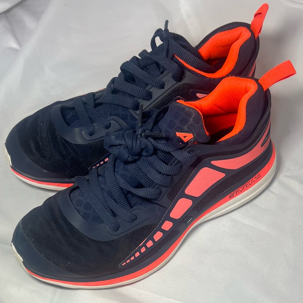 APL SNEAKERS SIZE 7